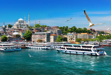 Touristic boats in Golden Horn bay of Istanbul and view on Suleymaniye mosque, Turkey خرید و اجاره املاک در ترکیه خرید و اجاره املاک در ترکیه &#8211; اقامت ترکیه &#8211; راهنمای کامل Istanbul scaled 370x250
